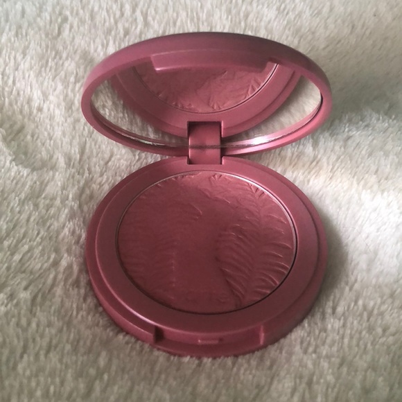 Tarte Blush - Picture 2 of 3